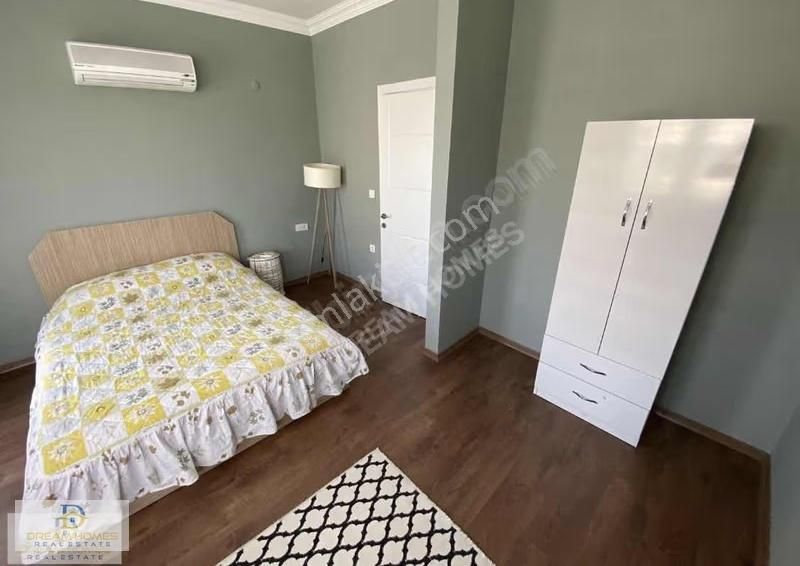 Akarca Mahallesinde Merkezde Tripleks Müstakil Bahçeli Villa - Görsel 3