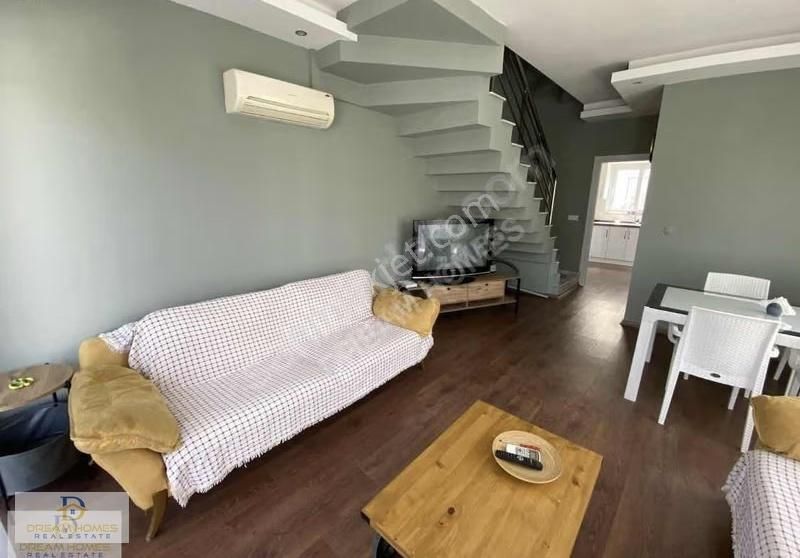 Akarca Mahallesinde Merkezde Tripleks Müstakil Bahçeli Villa - Görsel 24