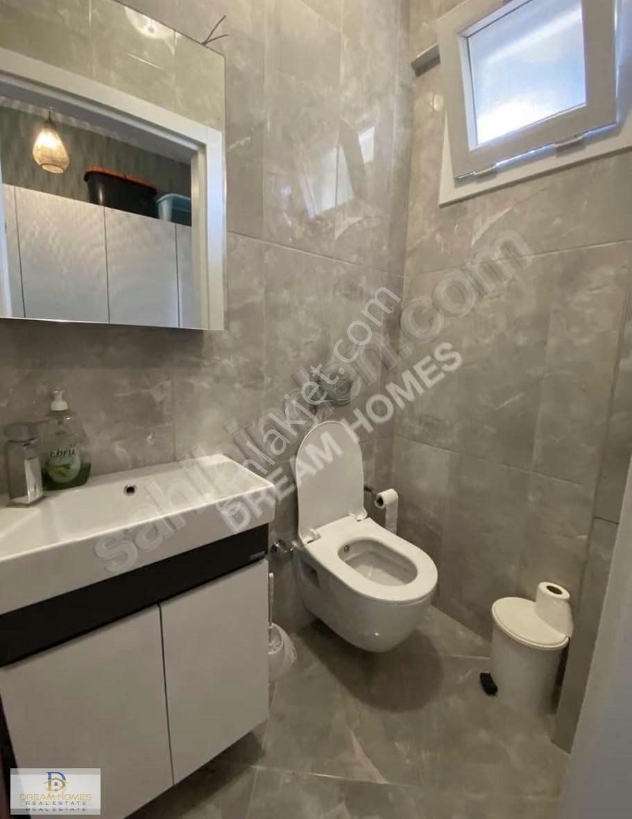 Akarca Mahallesinde Merkezde Tripleks Müstakil Bahçeli Villa - Görsel 16