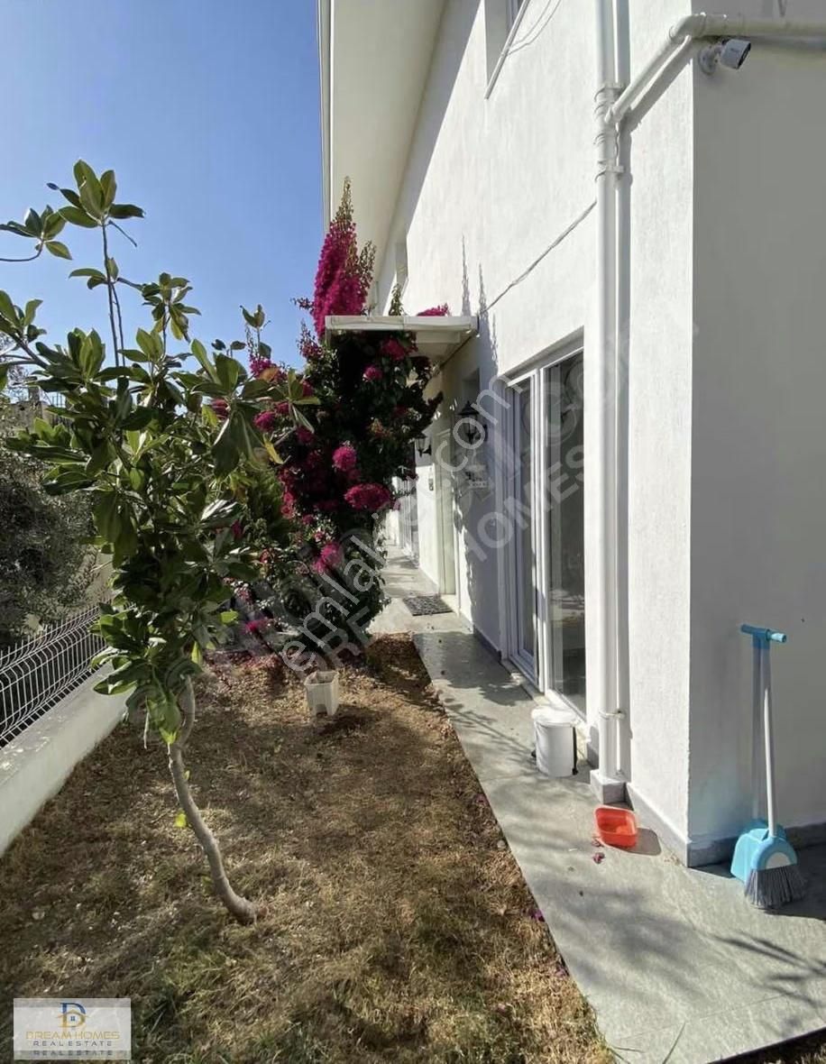 Akarca Mahallesinde Merkezde Tripleks Müstakil Bahçeli Villa - Görsel 14