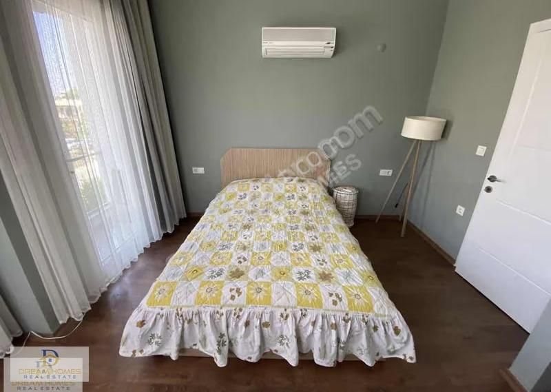 Akarca Mahallesinde Merkezde Tripleks Müstakil Bahçeli Villa - Görsel 22