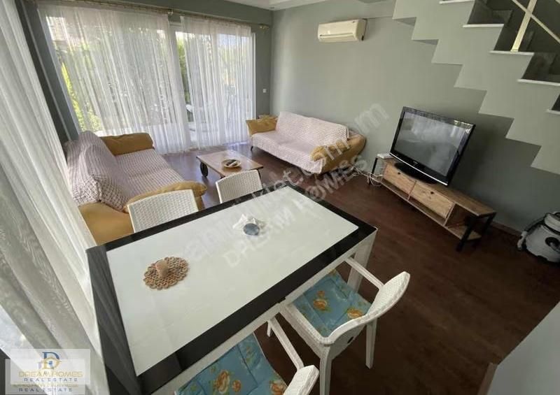 Akarca Mahallesinde Merkezde Tripleks Müstakil Bahçeli Villa - Görsel 27