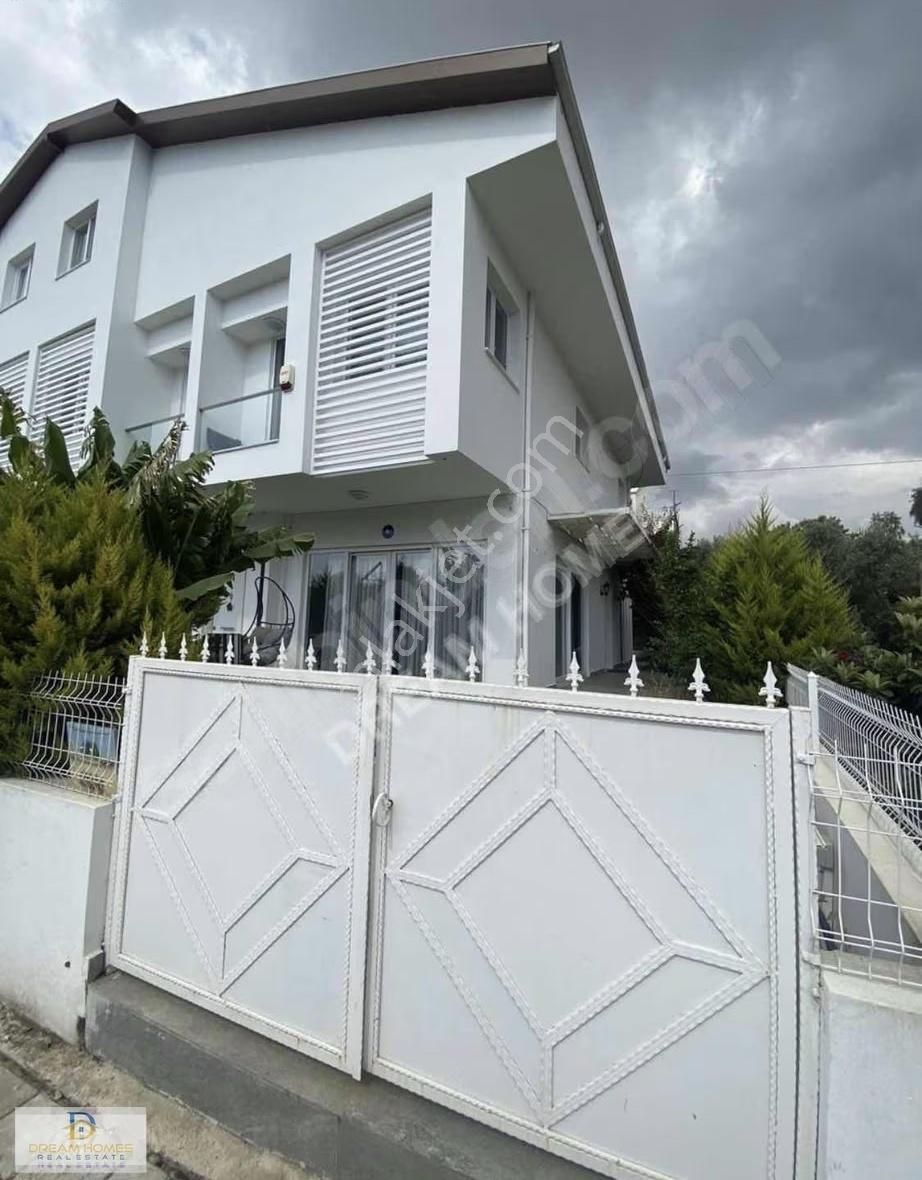 Akarca Mahallesinde Merkezde Tripleks Müstakil Bahçeli Villa - Görsel 20