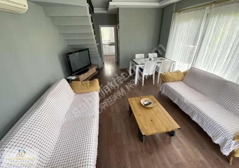 Akarca Mahallesinde Merkezde Tripleks Müstakil Bahçeli Villa - Görsel 17