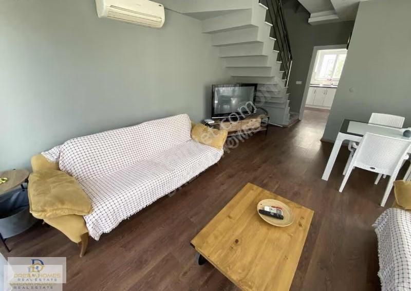 Akarca Mahallesinde Merkezde Tripleks Müstakil Bahçeli Villa - Görsel 4