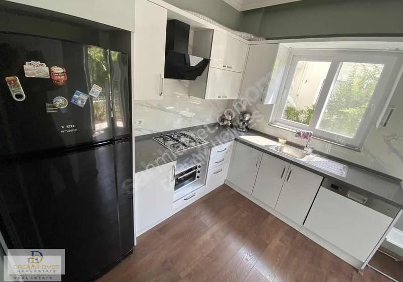 Akarca Mahallesinde Merkezde Tripleks Müstakil Bahçeli Villa - Görsel 8