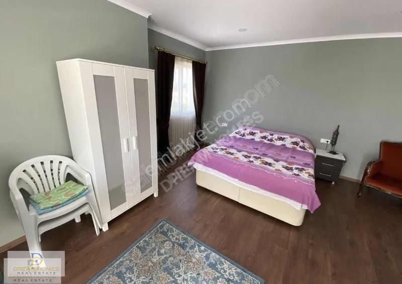 Akarca Mahallesinde Merkezde Tripleks Müstakil Bahçeli Villa - Görsel 30