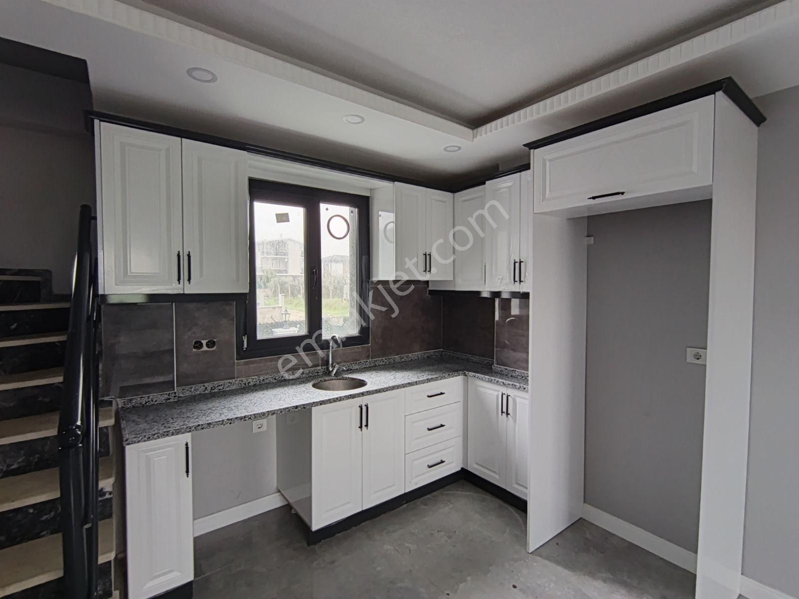 Sıfır 170 M Arsa İçinde Krediye Uygun İskanlı 3 Katlı 4+1 Villa - Görsel 20