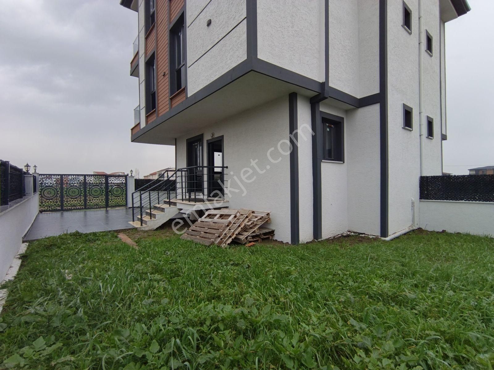 Sıfır 170 M Arsa İçinde Krediye Uygun İskanlı 3 Katlı 4+1 Villa - Görsel 10