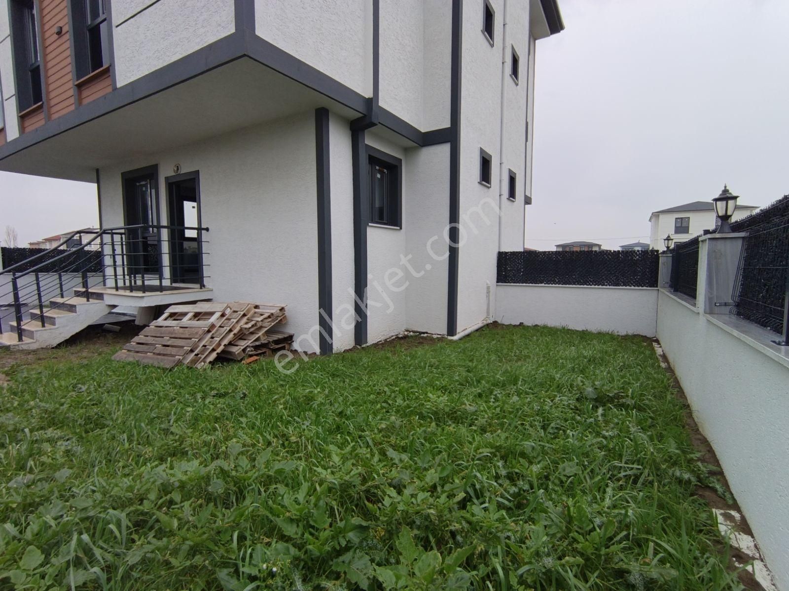 Sıfır 170 M Arsa İçinde Krediye Uygun İskanlı 3 Katlı 4+1 Villa - Görsel 13