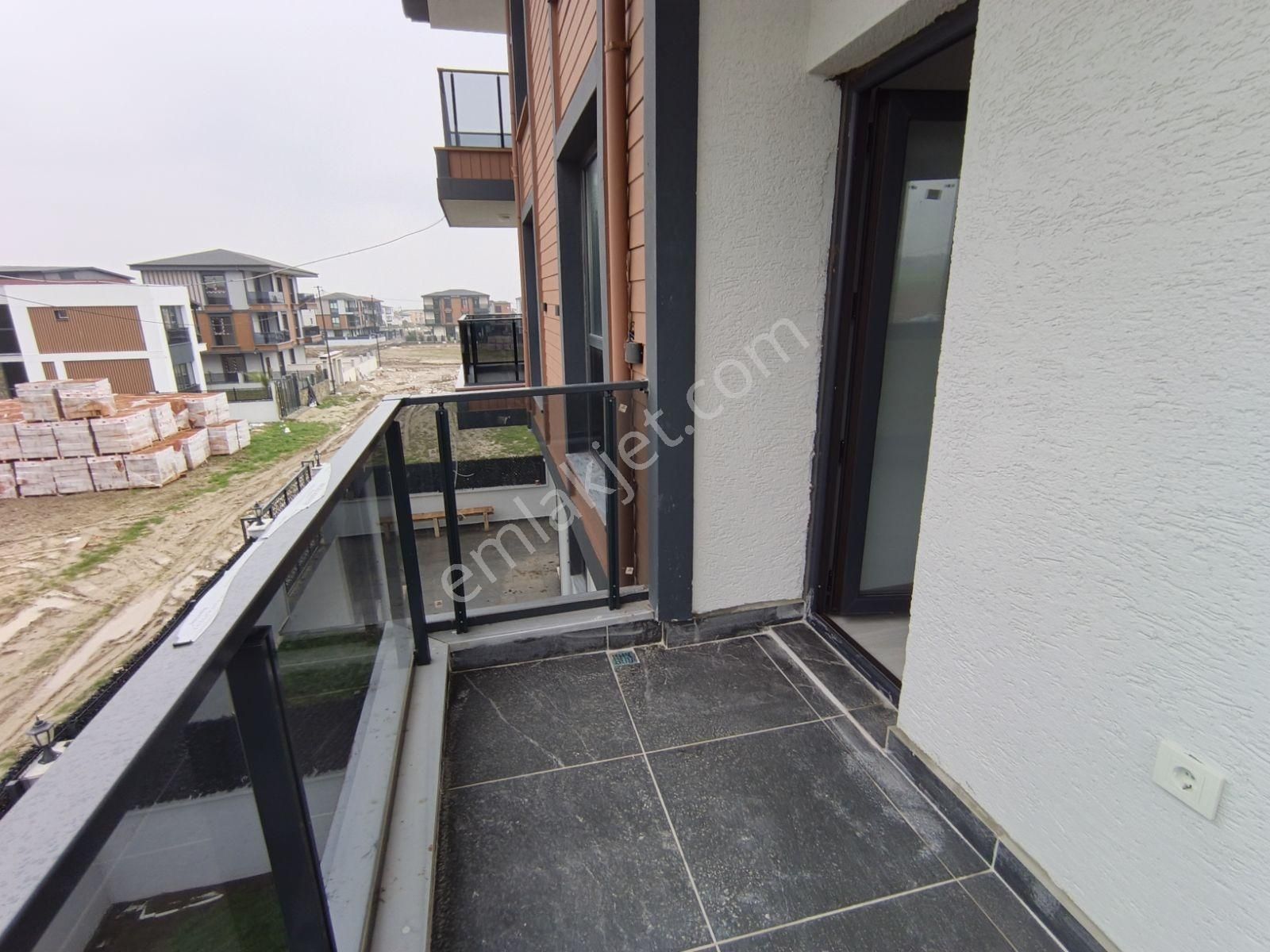 Sıfır 170 M Arsa İçinde Krediye Uygun İskanlı 3 Katlı 4+1 Villa - Görsel 27