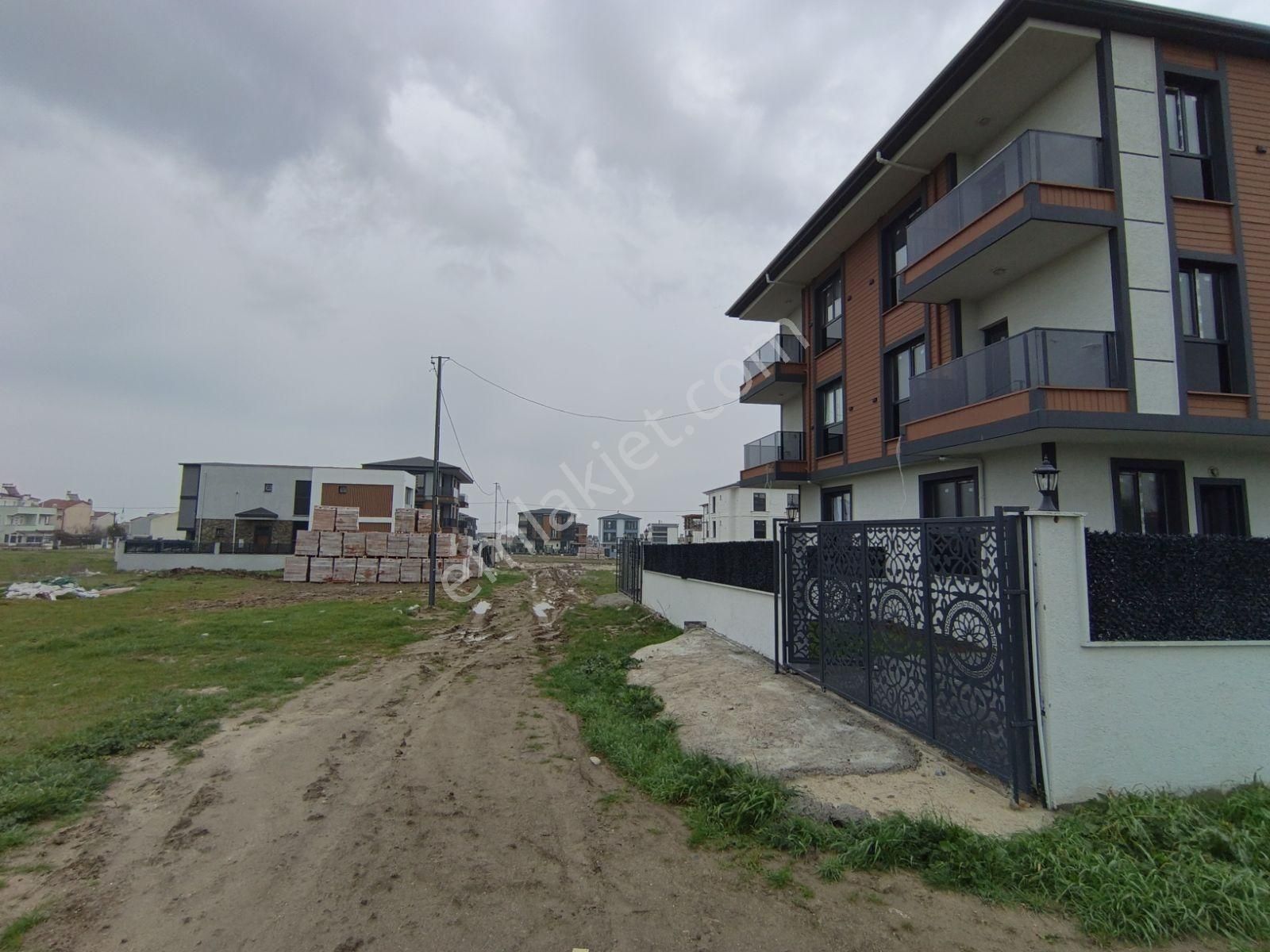 Sıfır 170 M Arsa İçinde Krediye Uygun İskanlı 3 Katlı 4+1 Villa - Görsel 3