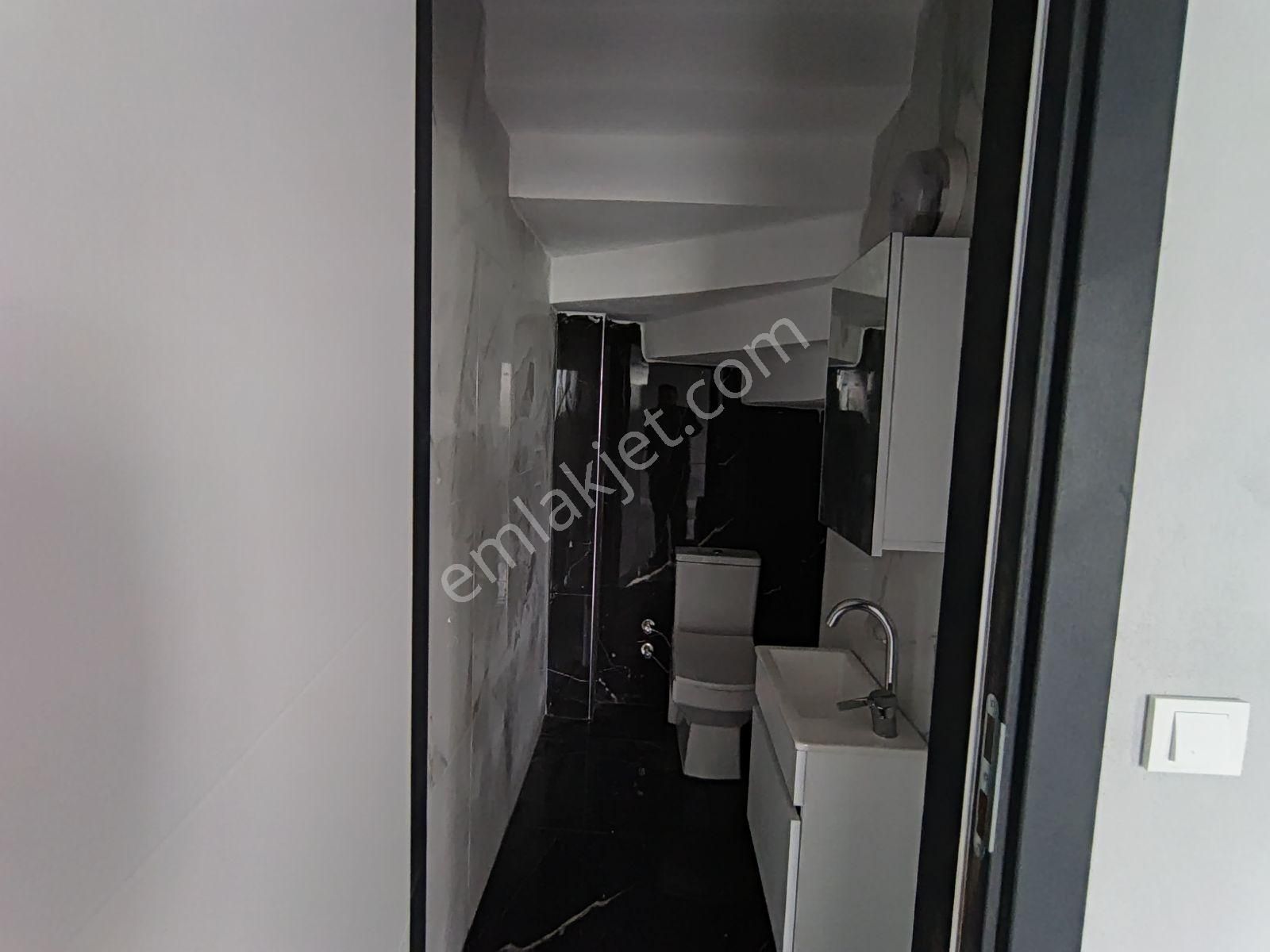 Sıfır 170 M Arsa İçinde Krediye Uygun İskanlı 3 Katlı 4+1 Villa - Görsel 21