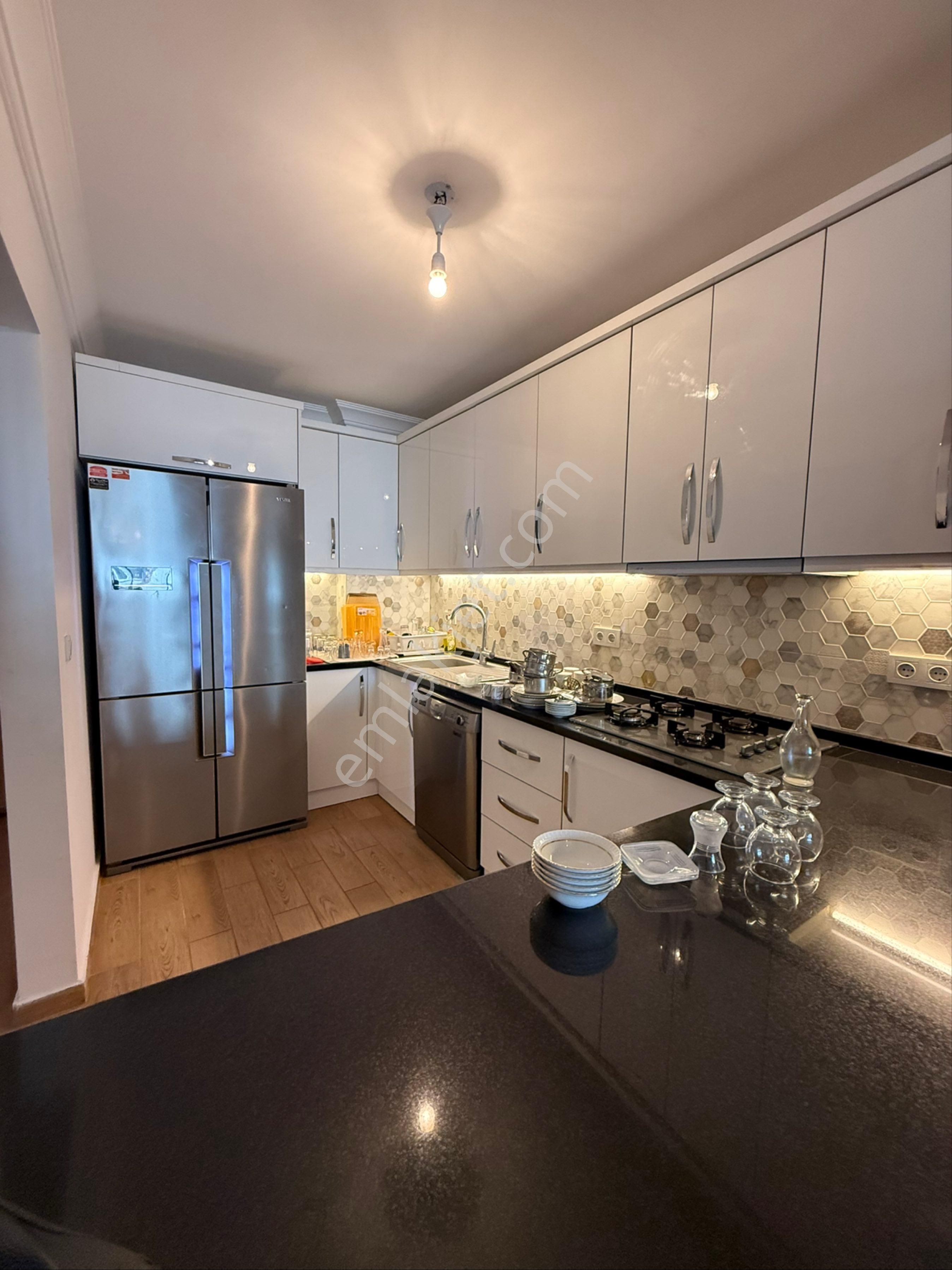 Akbank Üstü Eşyalı 2+1 120 M2 Ayrı Mutfak Kiralık Daire