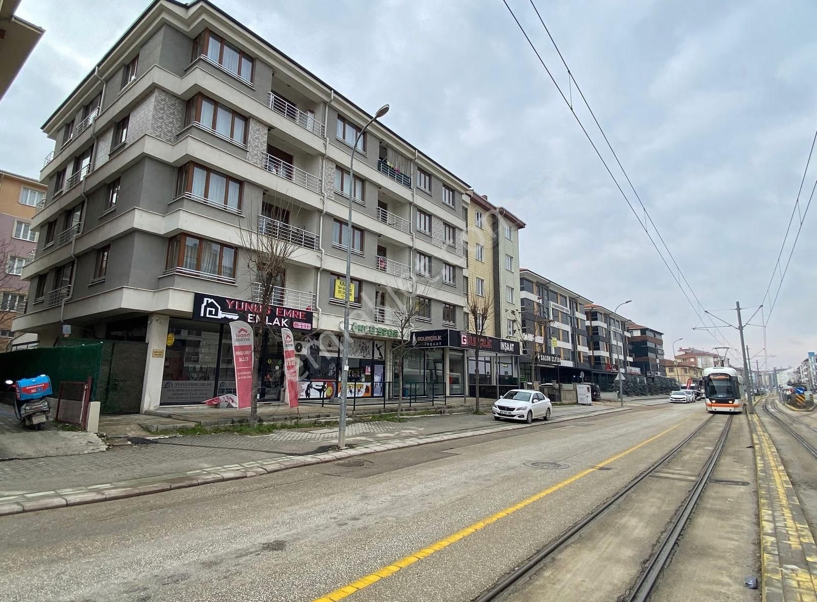 Çırağan Emlak'tan Emek Mahallesi Ertaş Bulvarı Bakımlı 3+1 Daire