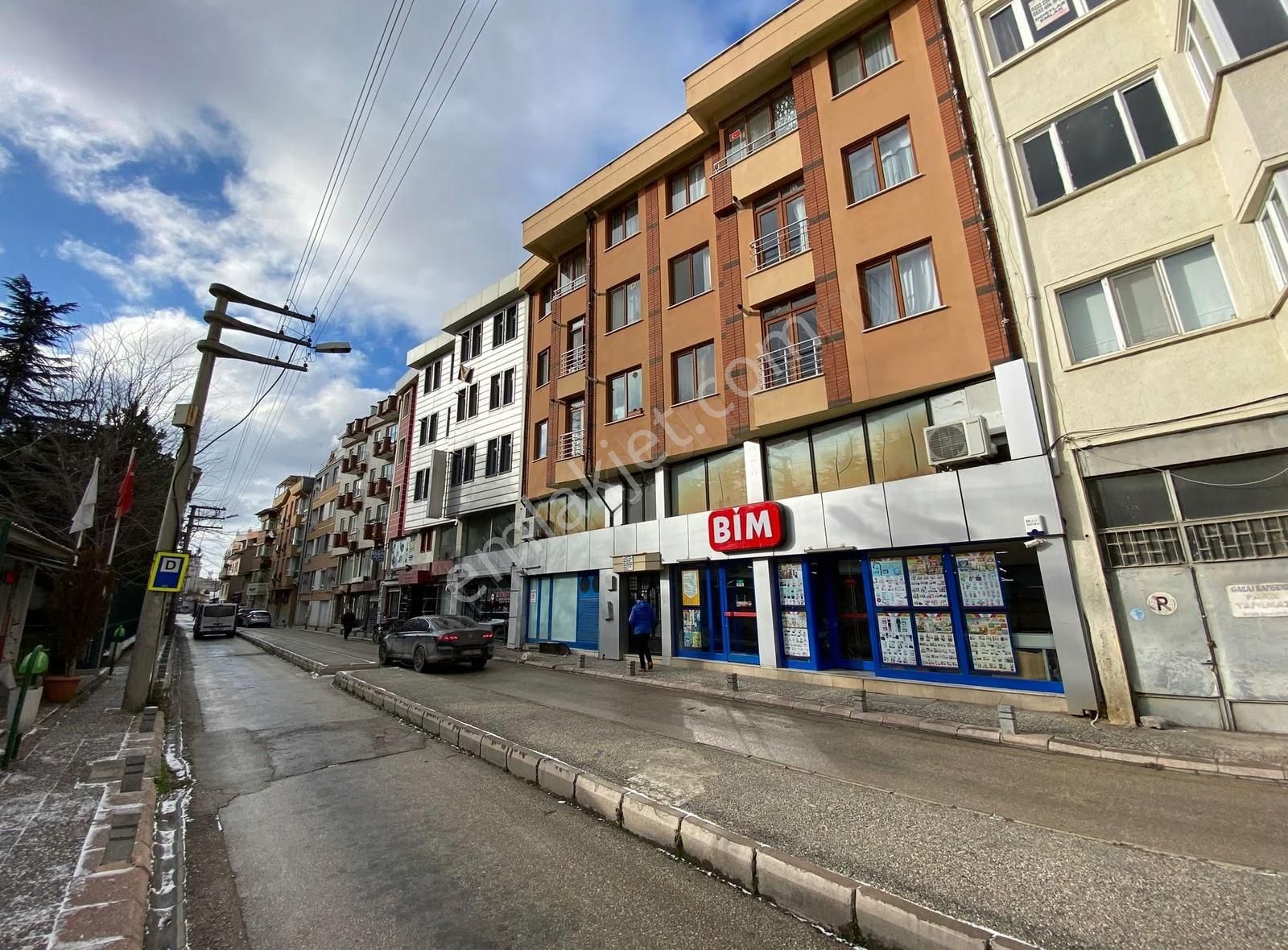 Çırağan Emlak'tan Sakarya 1 Cad.arası 50 M2 Teraslı 2+0 Daire - Görsel 3