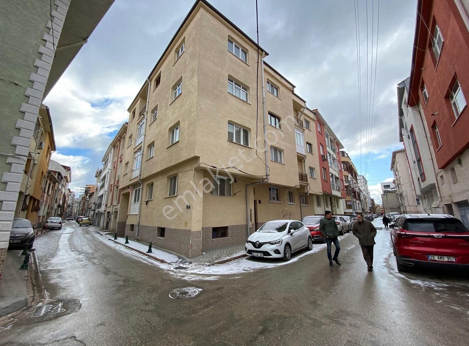 Çırağan Emlak'tan Hayriye Mah.hatboyu Yakını 2+1 Kombili Daire