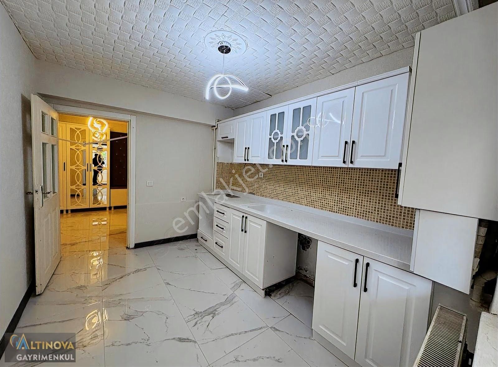 Keçiörende Cadde De Ful Yapılı Geniş 3,5+1 Kiralık Daire - Görsel 9