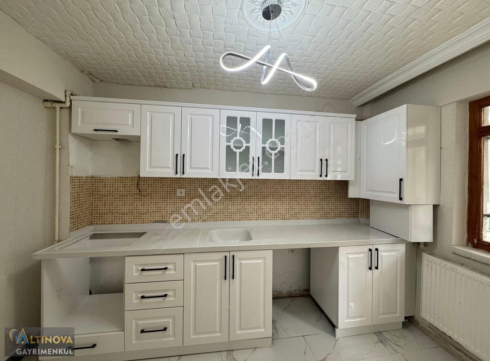 Keçiörende Cadde De Ful Yapılı Geniş 3,5+1 Kiralık Daire - Görsel 8