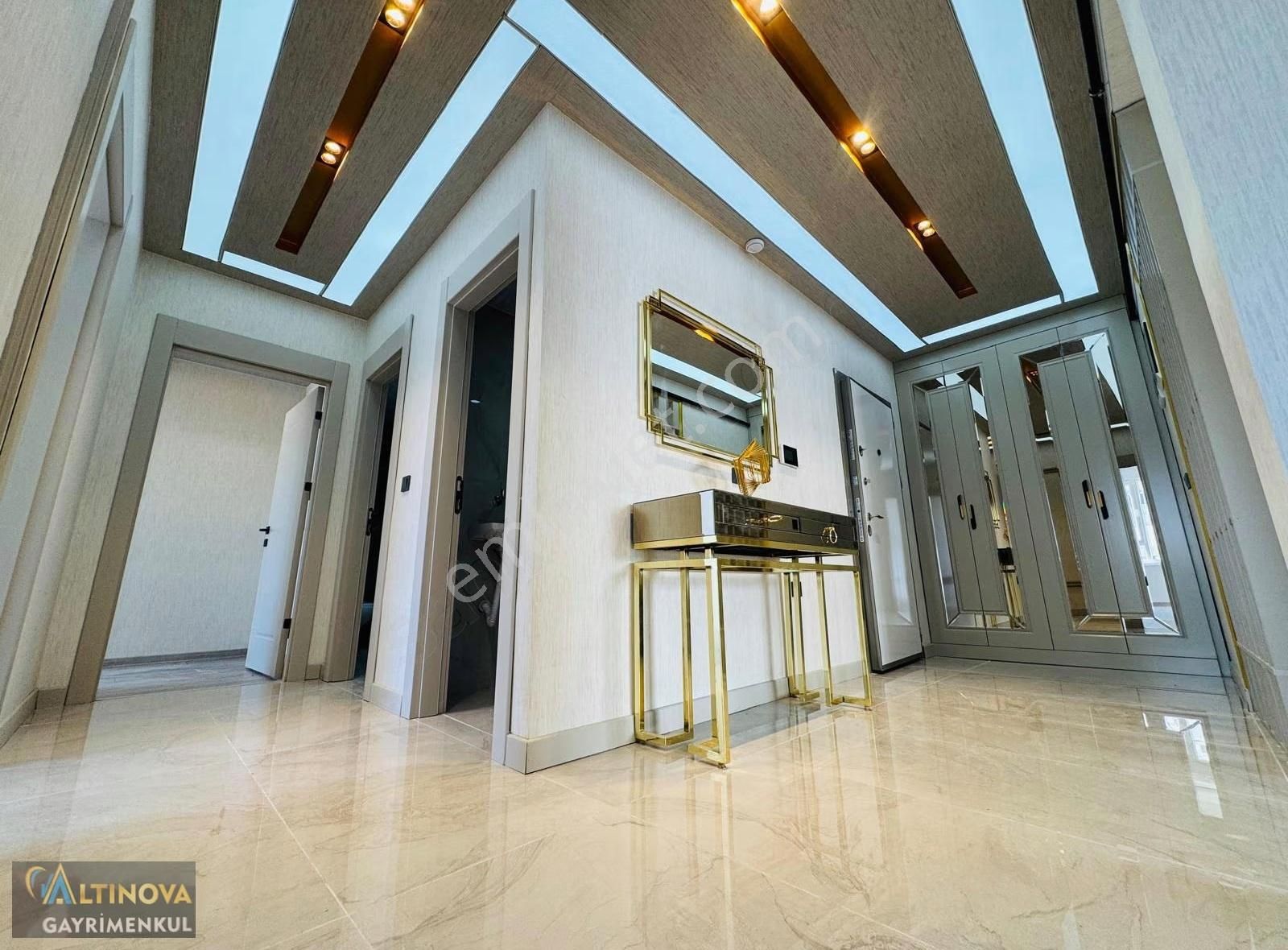 4+1 Fırsat Dairesi Cadde Üzerinde Giyinme Odalı Türk Hamamlı