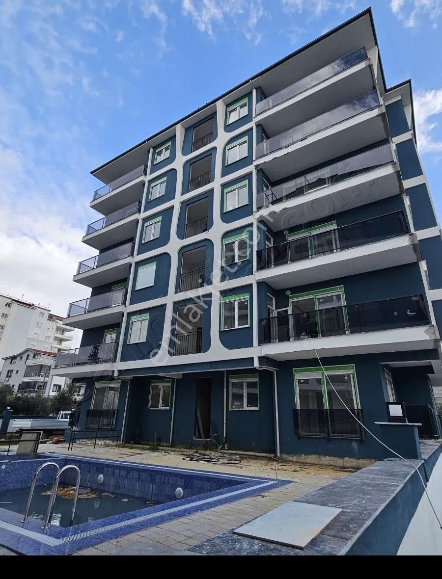 Akçaalan Mahallesi 3+1 Havuzlu Lüks Daire