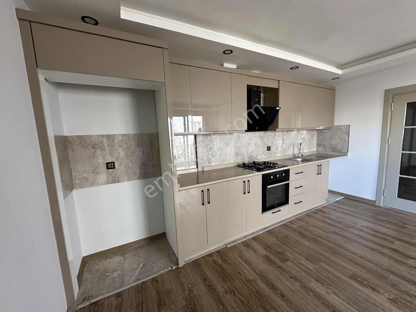 Yeni Binada Kiralık Yüksek Giriş 1+1 Daire - Görsel 8