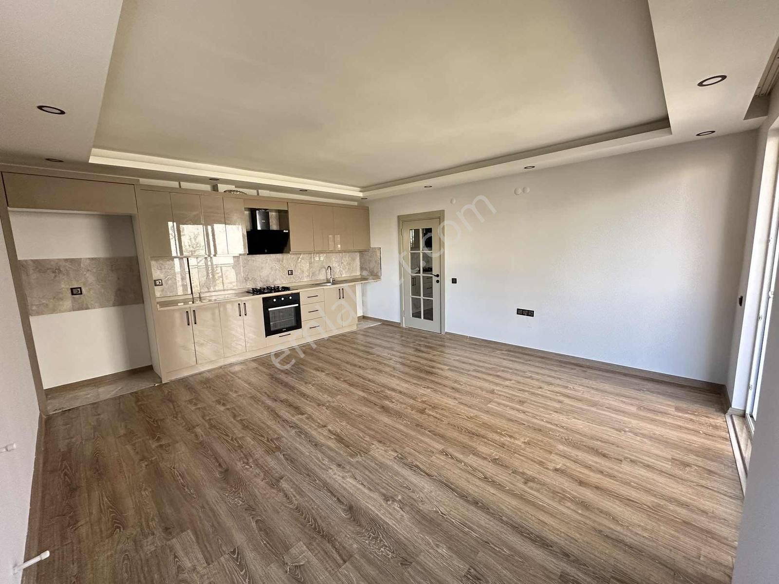 Yeni Binada Kiralık Yüksek Giriş 1+1 Daire