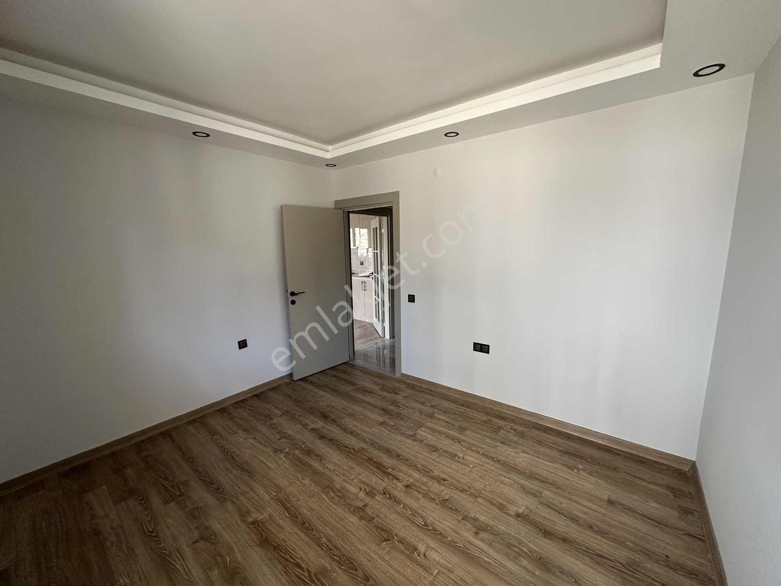 Yeni Binada Kiralık Yüksek Giriş 1+1 Daire - Görsel 2