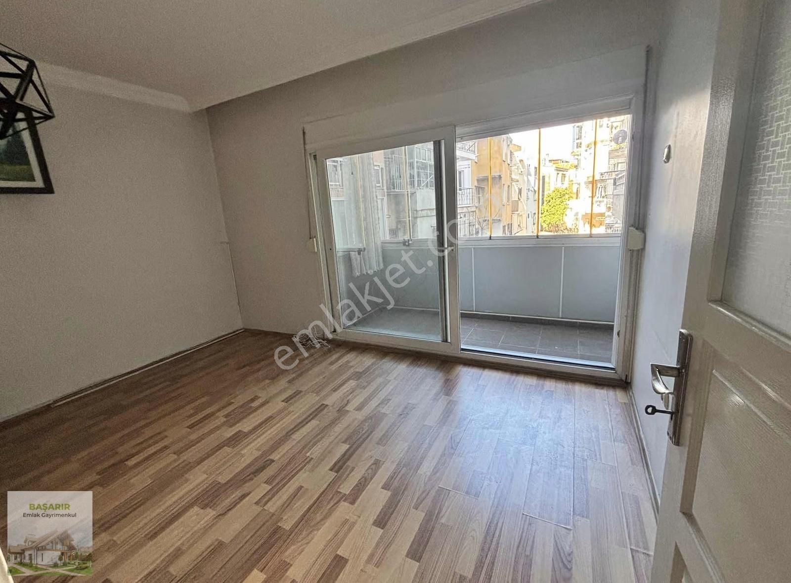 Üçyolda Cadde Bina Arka Daire Ara Kat İçi Bakımlı Asansörlü ... - Görsel 4