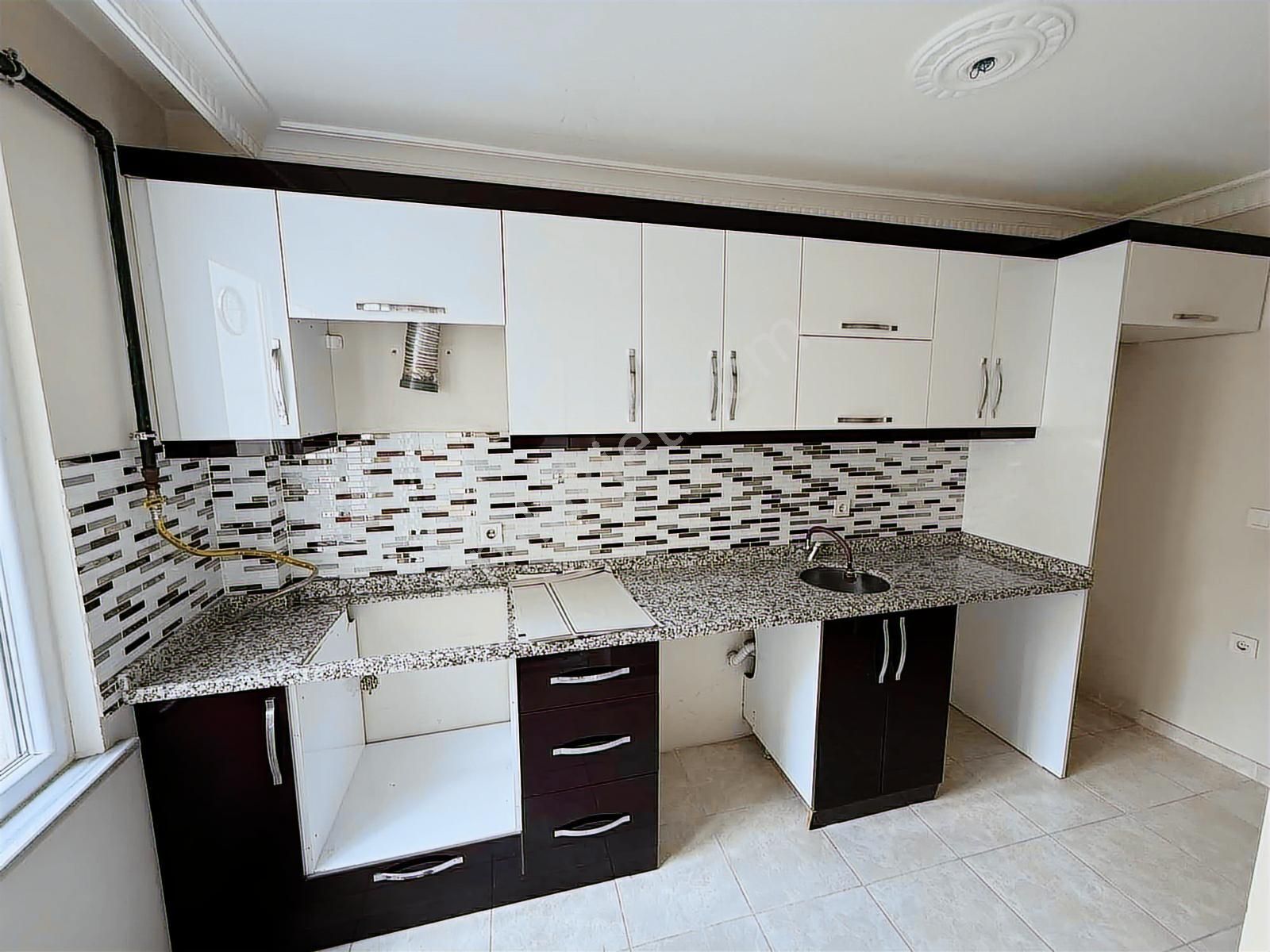 Esenyurt Yenikent / 3+1 117 M2 / Ara Kat Kullanışlı - Görsel 2