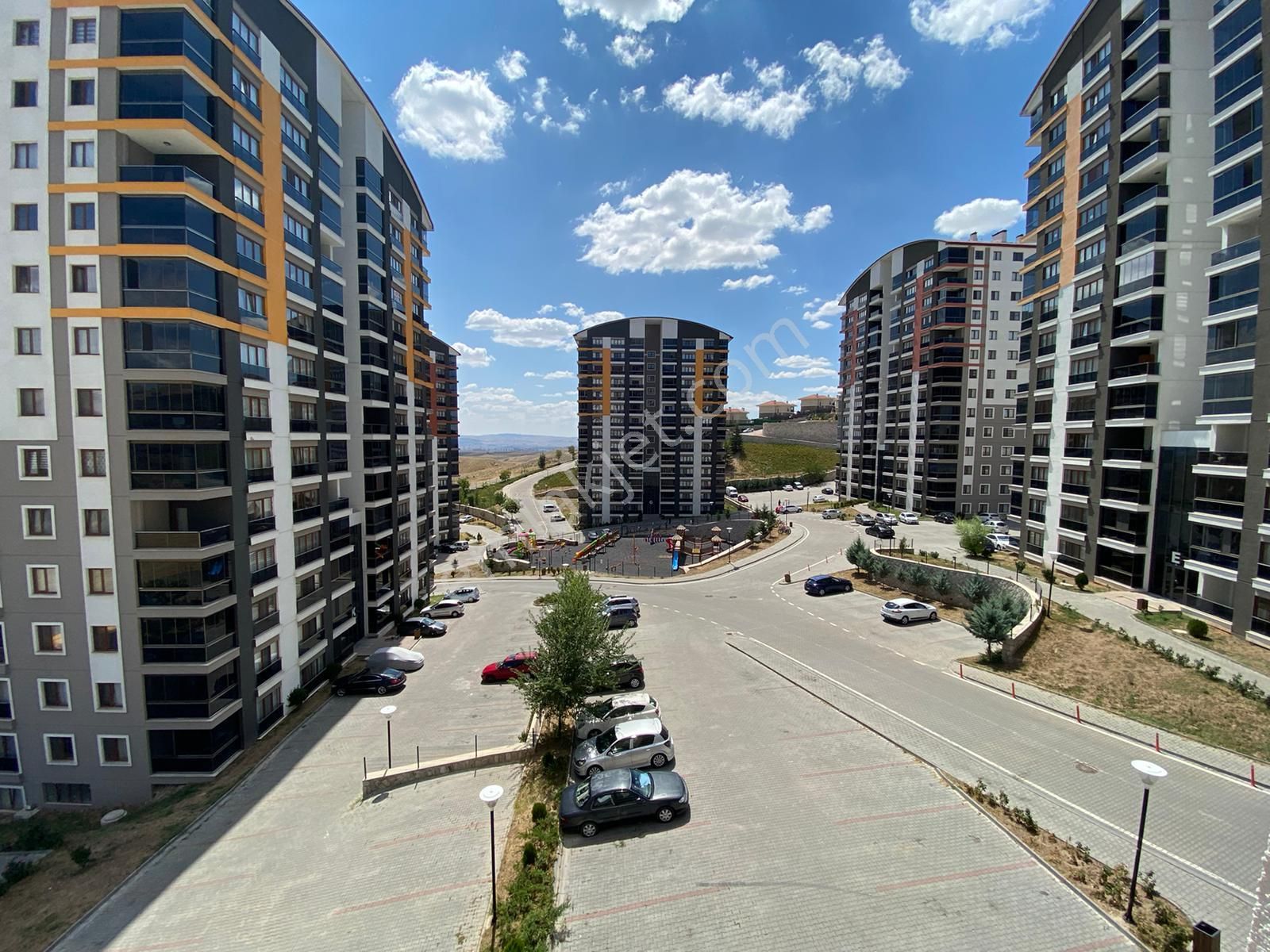 Mebuskent Evlerinde 3.kat 2 Balkonlu Kiracısız 154m2 Satılık 3+1