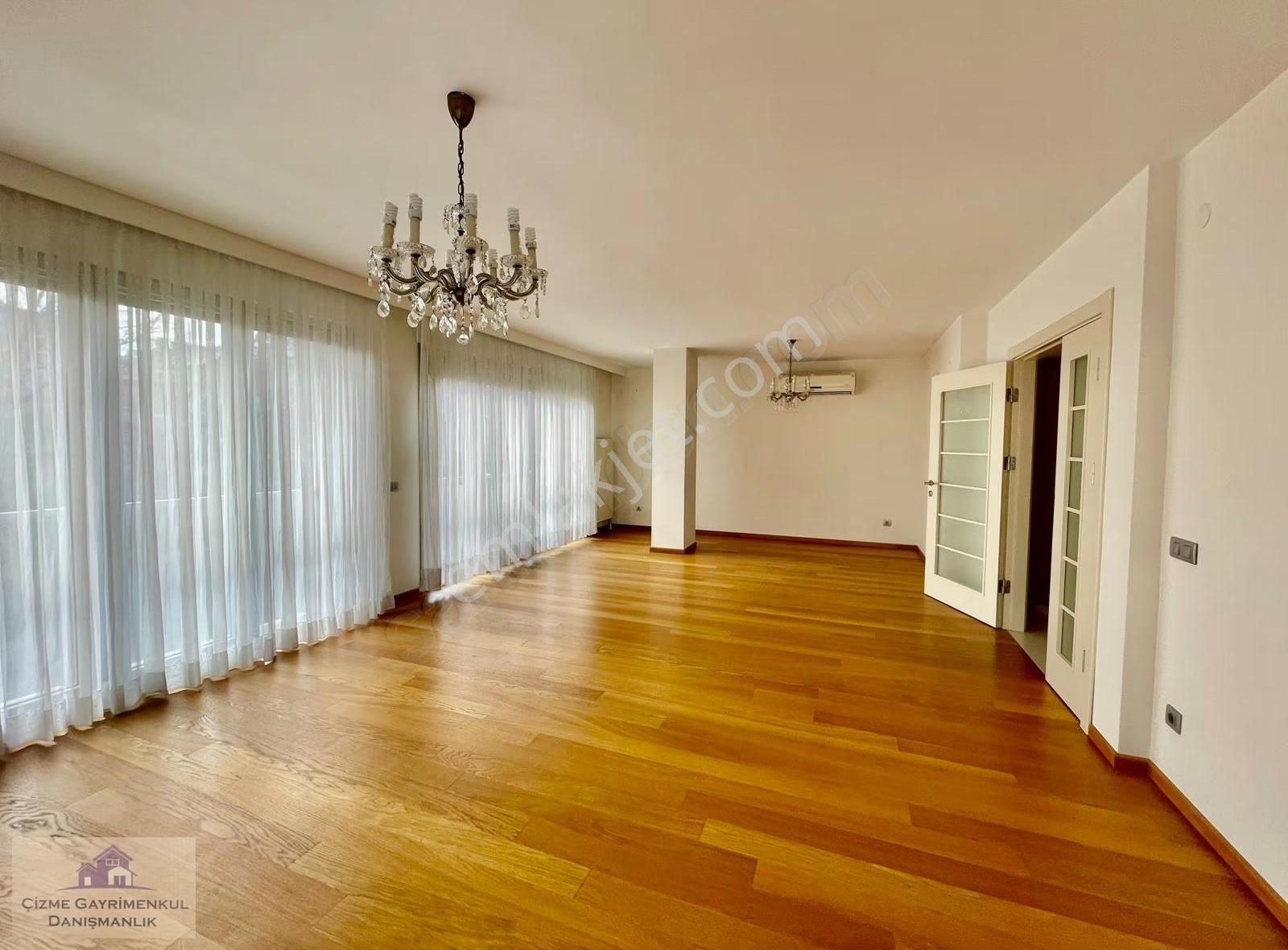 Çizme Gayrimenkul'den Yeşilköy'de Butik Sitede Geniş 3+1 Arakat