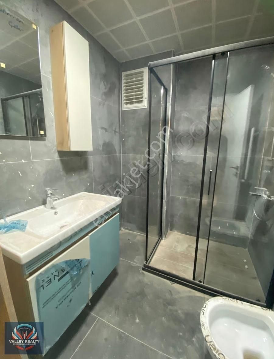 Valleyden Rumeli Mah. Site İçinde, Havuzlu 1+1 Satılık Daire! - Görsel 16