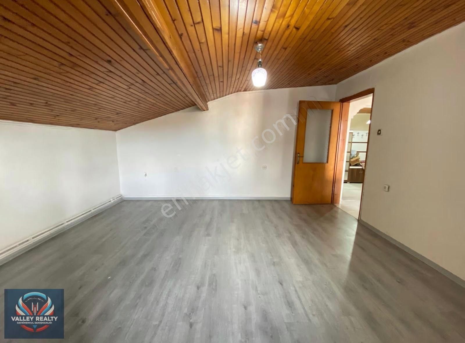 Valleyden Nusratiye Mah. Teraslı, Çatı Katı 2+1 Satılık Daire!