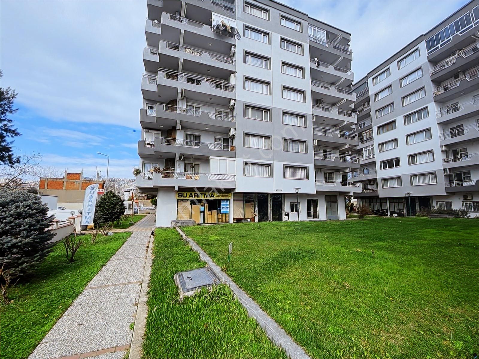 İzmir Bayraklı Adalet Mahallesinde Satılık 3+1 Geniş Daire