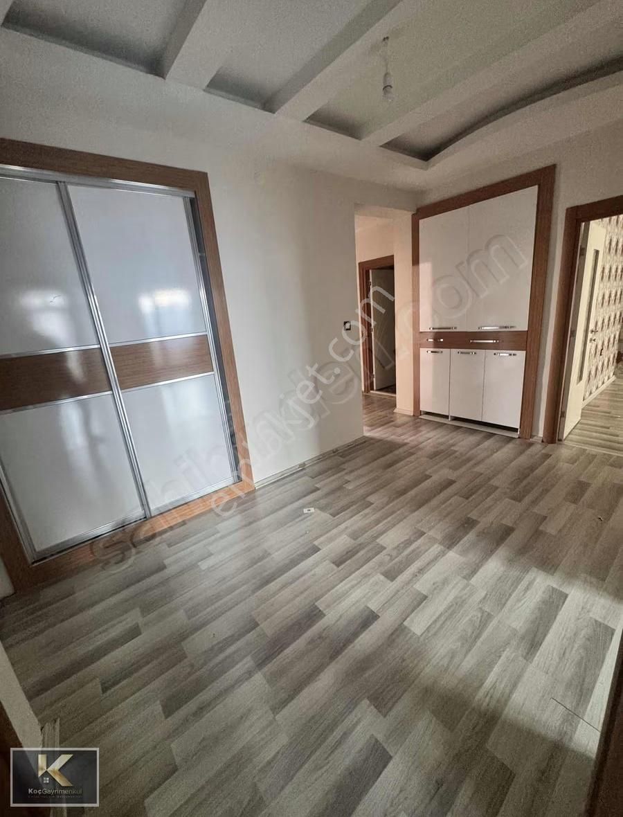 Hashavar Caddesinde Kiralık 3+1 Lüks Daire - Görsel 3