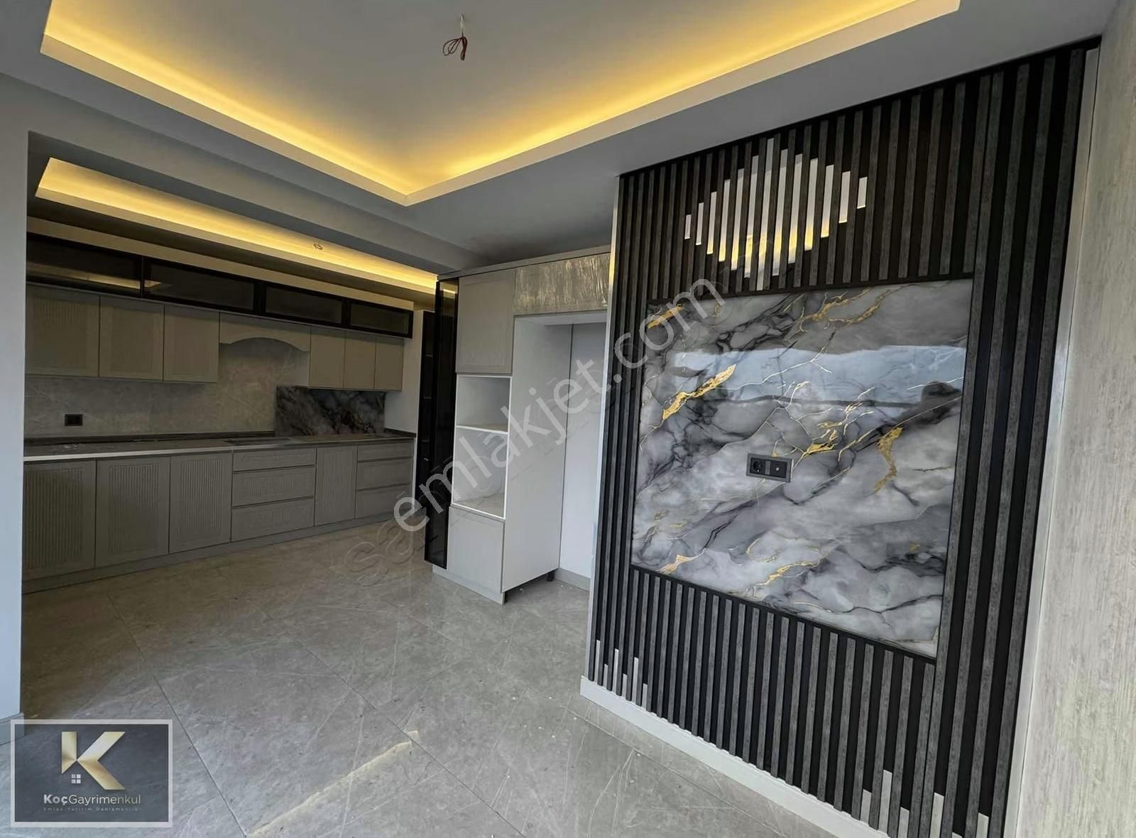 Siverek Caddesi Üzeri Satılık 3.5+1 Fırsat Daire