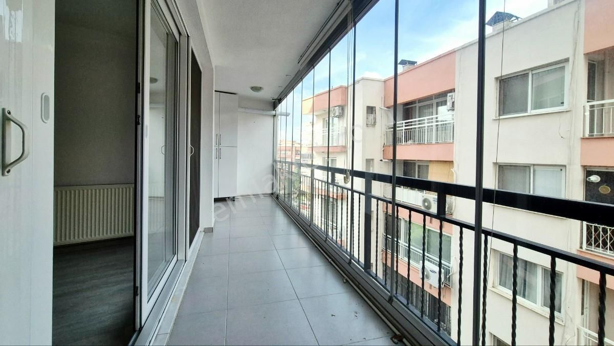 Karşıyaka Yalı Lüks Tadilatlı Ebeveyn Banyolu Arakat 3+1 Kiralık - Görsel 14