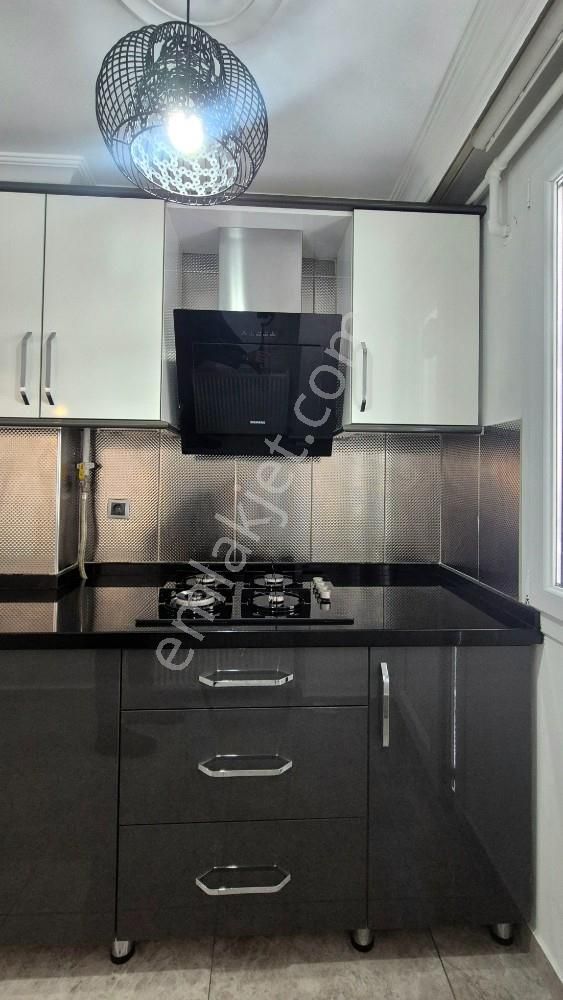 Karşıyaka Yalı Lüks Tadilatlı Ebeveyn Banyolu Arakat 3+1 Kiralık - Görsel 11