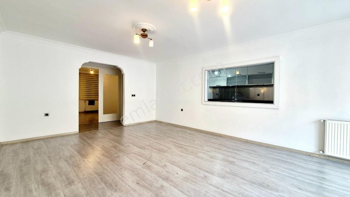 Karşıyaka Yalı Lüks Tadilatlı Ebeveyn Banyolu Arakat 3+1 Kiralık - Görsel 4