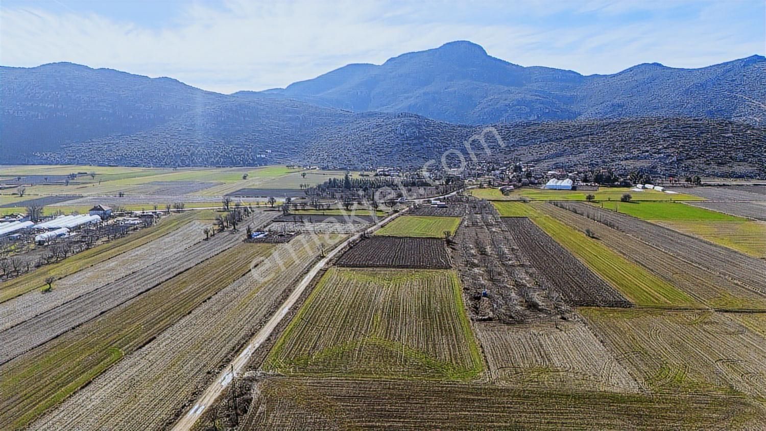 Burdur Bucak Karaaliler Köyü^nde 8237 M2 Satılık Tek Tapu Tarla - Görsel 3