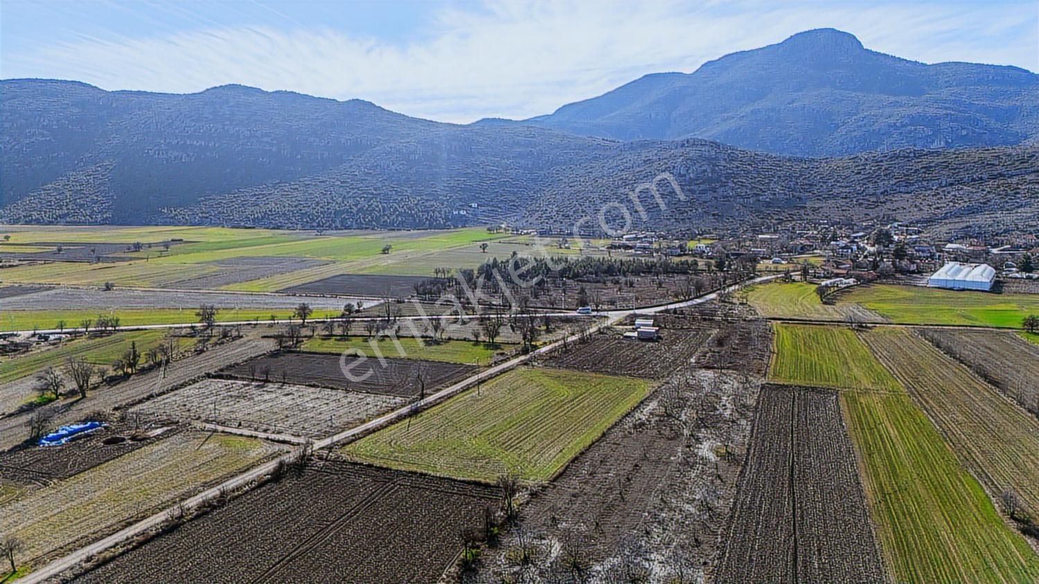 Burdur Bucak Karaaliler Köyü^nde 8237 M2 Satılık Tek Tapu Tarla