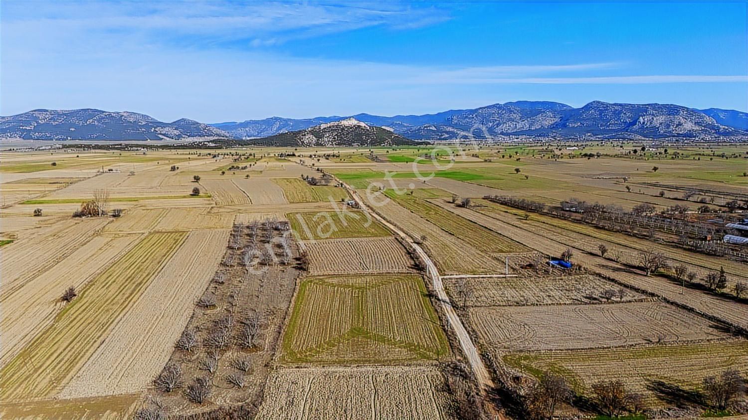 Burdur Bucak Karaaliler Köyü^nde 8237 M2 Satılık Tek Tapu Tarla - Görsel 6