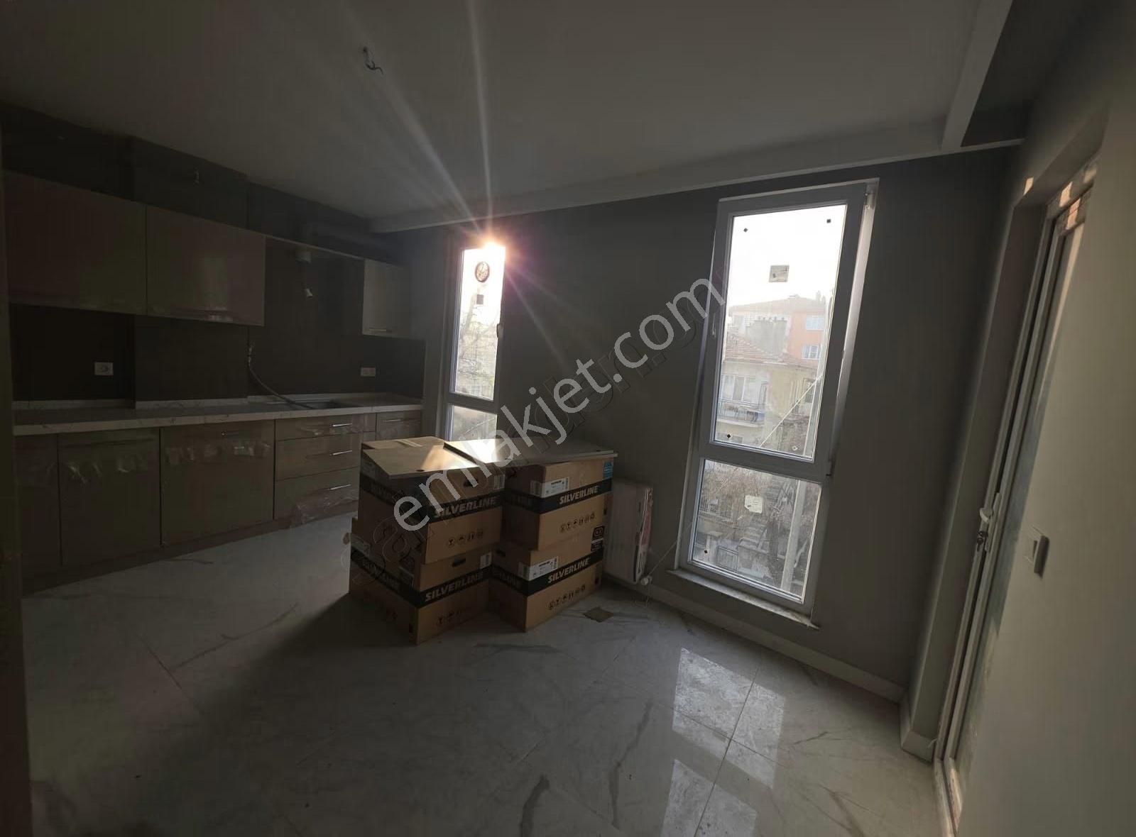 Alihikmetpaşa Mahallesi Okul Caddesi Üstü Lüx 3+1 Daire - Görsel 13