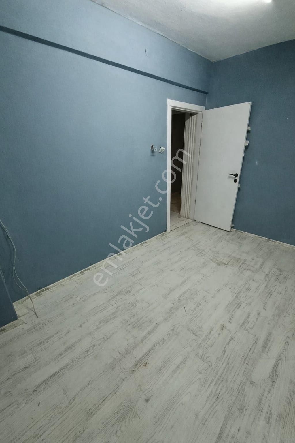 Merkezde,denize100mi Uzaklikta ,tadilatli Daire