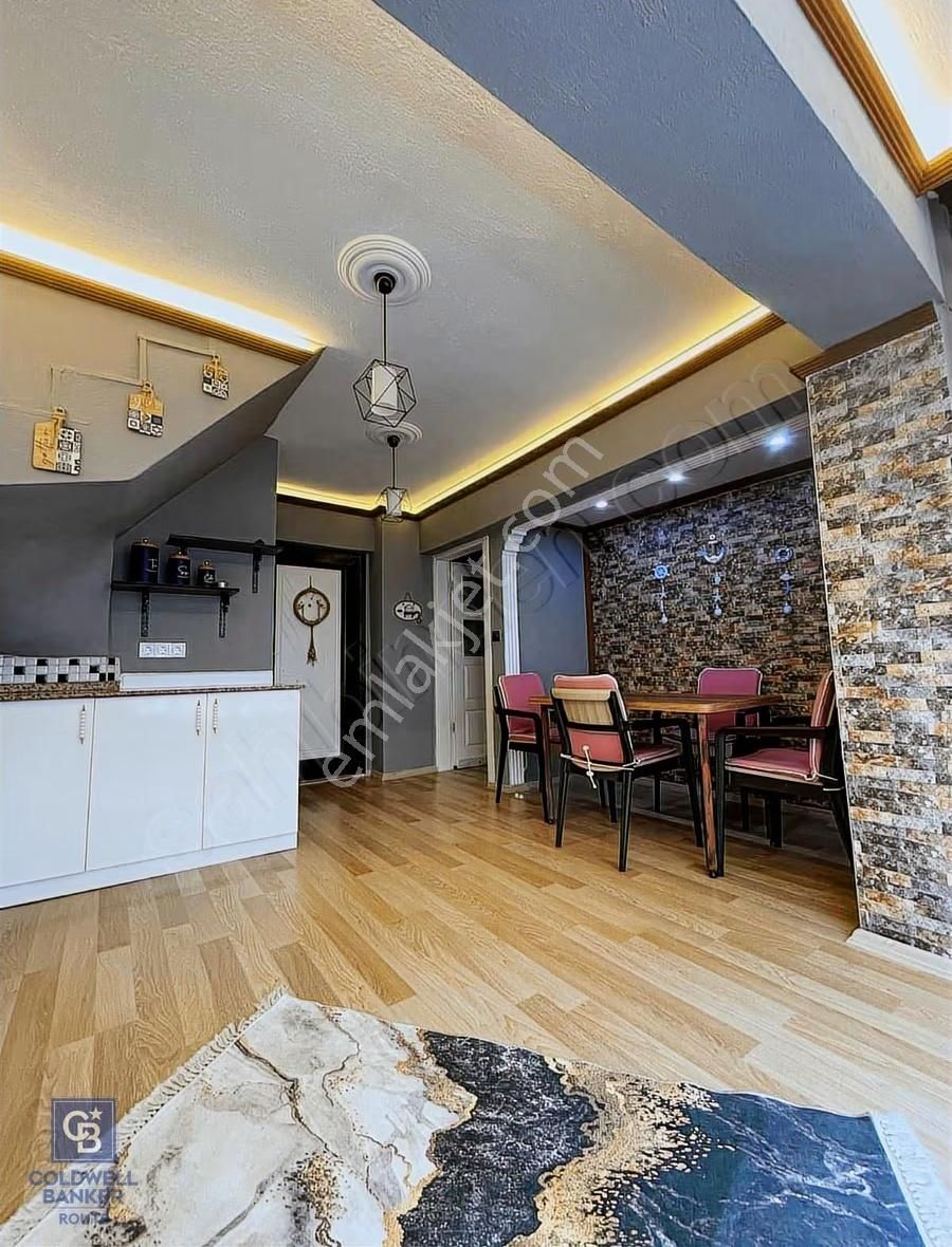 Dikili Gazipaşa'mahallesi'nde Eşyalı Kiralık 2+1 Dubleks Daire