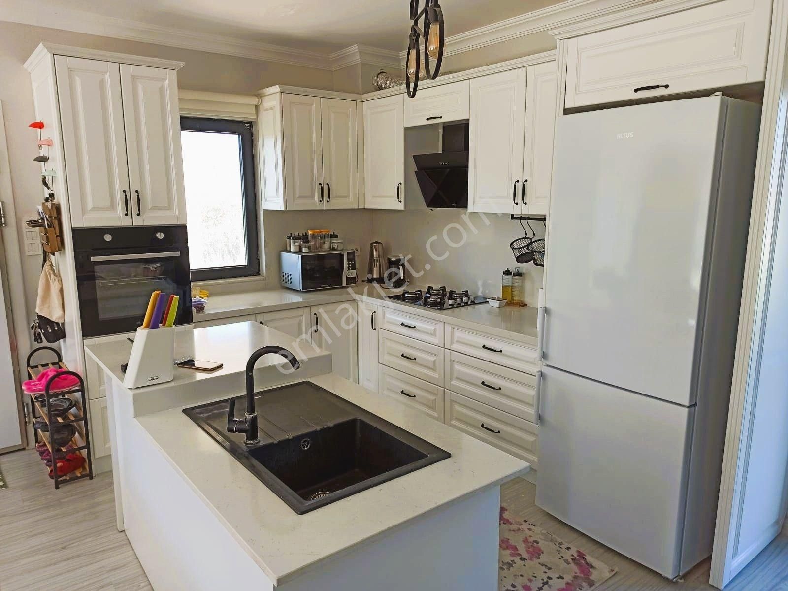 Urla İçmelerde Deniz Manzaralı 4+1 Dubleks Villa - Görsel 9