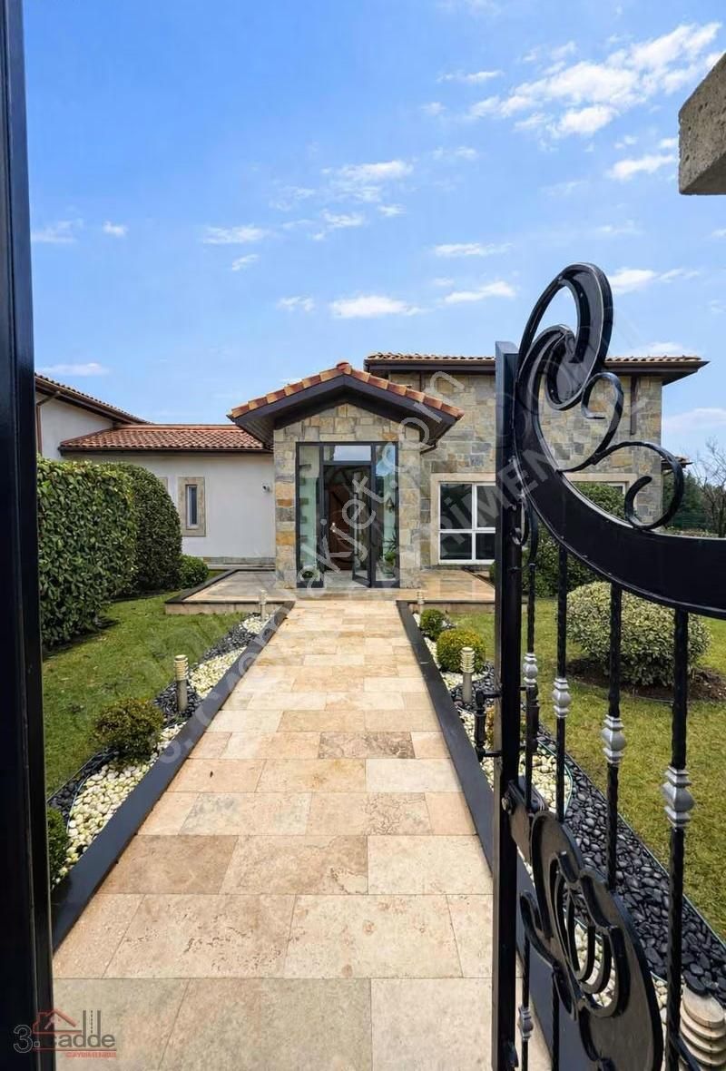 Büyükçekmece Karaağaç Park Village Boş Tadilatlı Köşe Villa