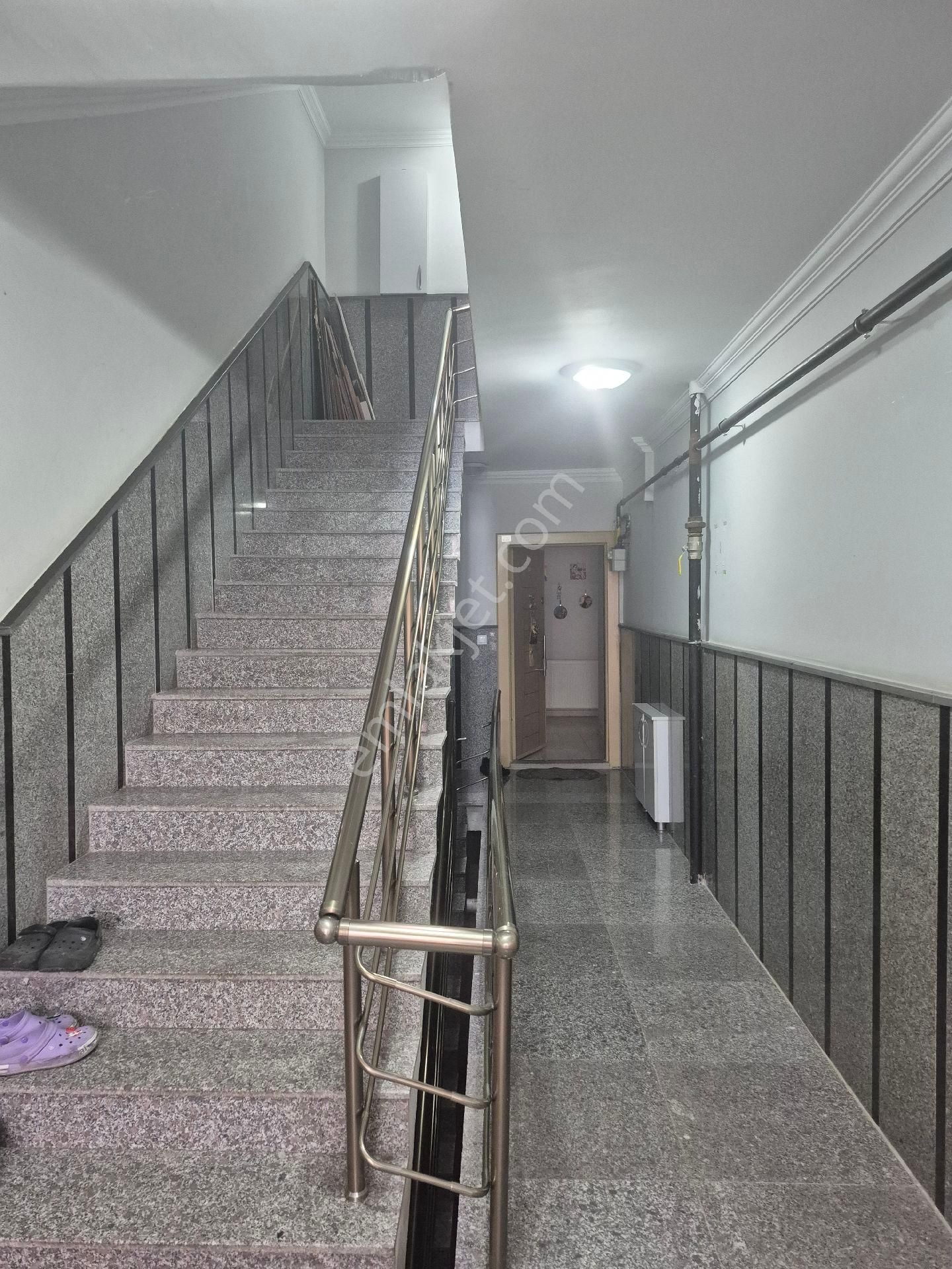 Adnan Menderes Mahallesinde 3+1 Eşyalı Satılık Geniş Daire - Görsel 3