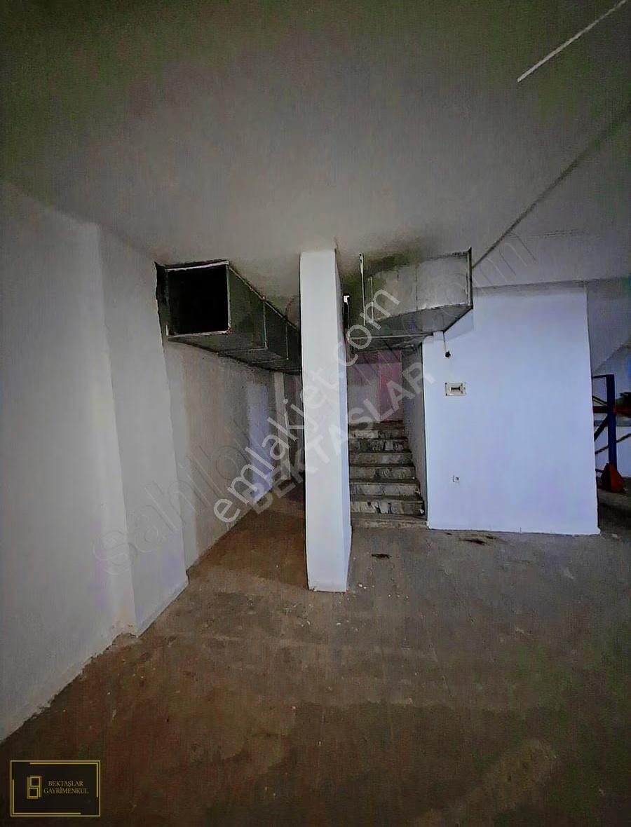 Cevizlide Gülsuyu Metronun Yanıbaşında 1000 M² Depo & İş Yeri - Görsel 10